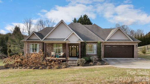 402 Golfview Court sold home in Woodridge Estates, Lenoir, NC