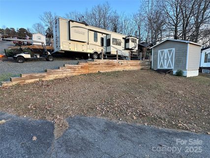 116 Trestle Circle active lot in Badin Shores Resort, New London, NC