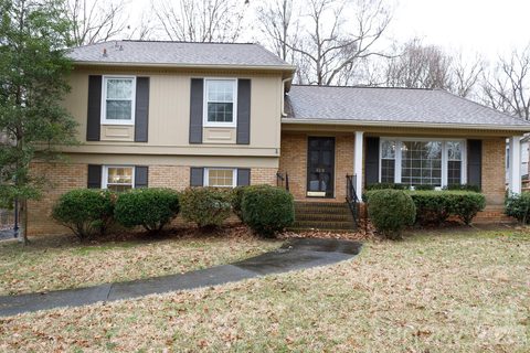 8219 Cliffside Drive sold home in Heritage Woods, Charlotte, NC