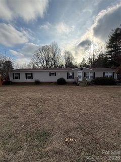 2423 Stones Throw Court active home in Stone Creek, Lenoir, NC