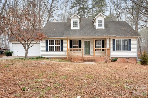 177 Highland Woods Court active home in Hunters Bluff, Denver, NC