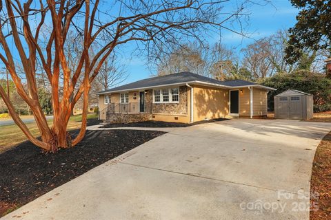 4937 Vincent Lane