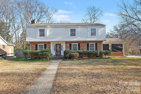 6035 Idlebrook Drive sold home in Idlewild Farms, Charlotte, NC