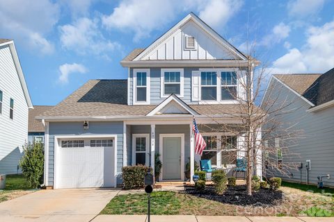40154 Crooked Stick Drive active home in Edgewater, Lancaster, SC