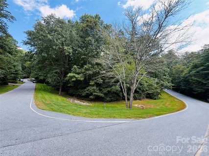 20 Prickly Briar Road active lot in Champion Hills, Hendersonville, NC