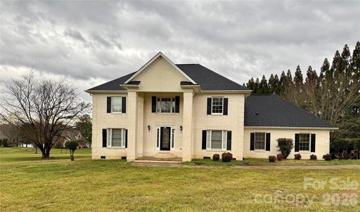 307 Cross Creek Drive sold home in The Pointe, Cherryville, NC