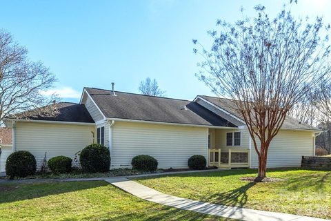 115 Creeks End Circle sold home in Glens Of Aberdeen, Mills River, NC