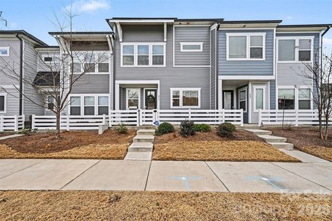811 Redd Alley active townhome in Southend At Tryon, Charlotte, NC