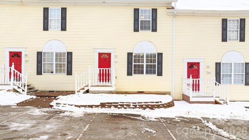 1055 19th Street sold townhome in Heather Gardens, Hickory, NC