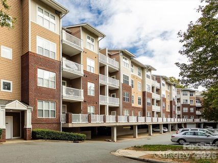 1000 E Woodlawn Road pending home in Preston Flats, Charlotte, NC