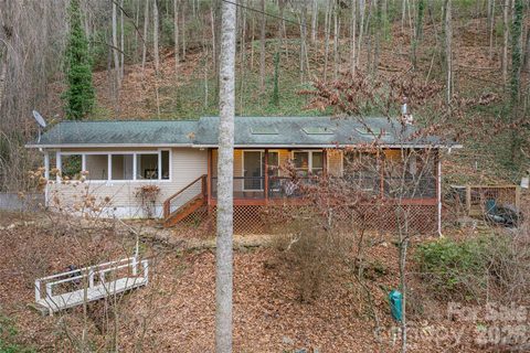 12 Bear Cove Lane pending home in Bear Cove, Bryson City, NC