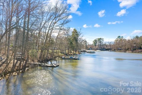 294 Carroll Cove pending home in Lake Wylie, Clover, SC