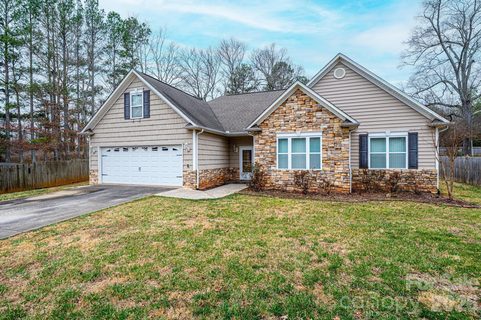 1825 Plaza Drive sold home in Plaza Ridge, Hickory, NC
