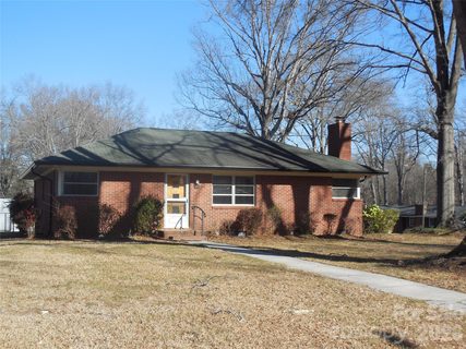781 Denning Place active home in Fairfield Park, Charlotte, NC
