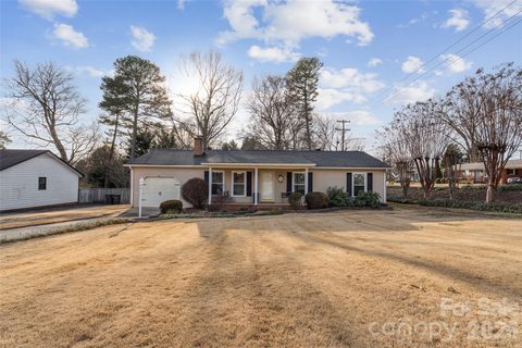2501 Castlewood Drive sold home in Country Meadows, Gastonia, NC