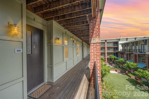 1101 W 1st Street active home in First Row Condominium, Charlotte, NC