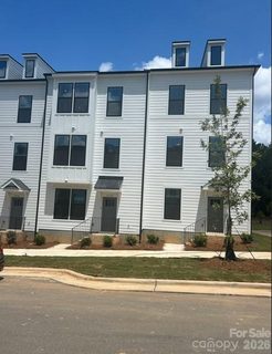 3023 Rozzelles Ferry Road pending home in Greenway Overlook, Charlotte, NC