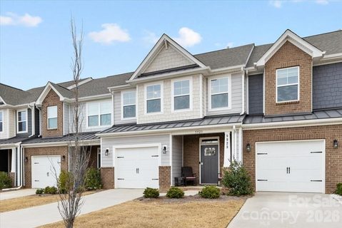 5923 Hampstead Pond Lane sold home in The Townhomes At McKee Glen, Matthews, NC