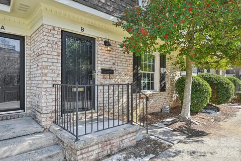 2231 Rexford Road pending home in Trianon, Charlotte, NC