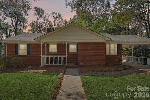 1000 Hickory Nut Street sold home in Echo Hills, Charlotte, NC