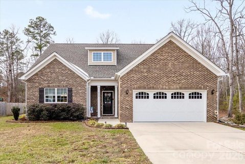 213 Vanderbilt Boulevard sold home in Locust Valley, Locust, NC