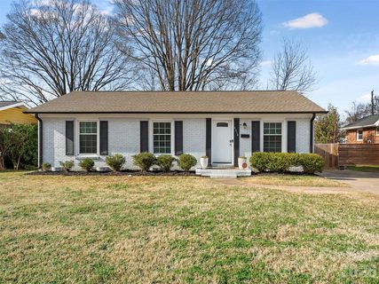 4014 Fieldcrest Road pending home in Rollingwood, Charlotte, NC