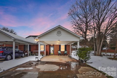 19816 Oak Leaf Circle sold townhome in Twin Oaks, Cornelius, NC