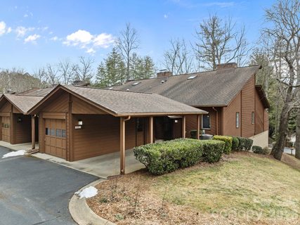 501 Woodfield Drive active home in Woodfield Condos, Asheville, NC