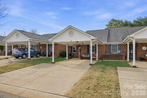 19986 Oak Leaf Circle sold townhome in Twin Oaks, Cornelius, NC