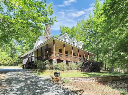 729 Lochaven Road active home in Village Lake, Waxhaw, NC