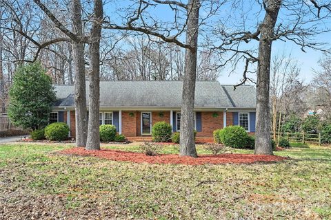 100 Dovershire Road sold home in Heritage Woods, Charlotte, NC