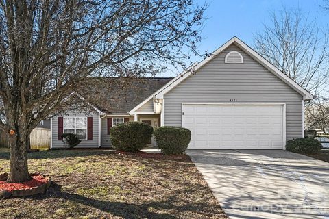 4271 Maybrook Court active home in Ivydale, Concord, NC