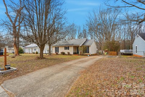 7501 Lancashire Drive sold home in Heathergate, Mint Hill, NC