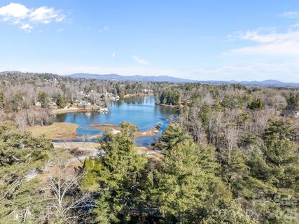 522 Bonner Street active home in Leonis Mountain Lake Homes, Hendersonville, NC
