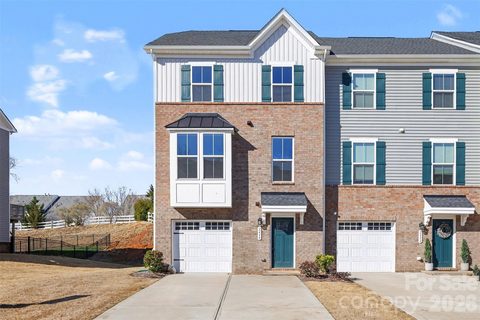 2638 Grantham Place Drive active townhome in Grantham Place, Fort Mill, SC