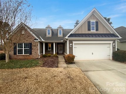200 Sweet Briar Drive sold home in The Retreat At Rayfield, Fort Mill, SC