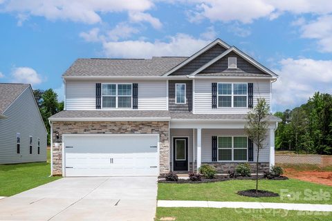 6710 Fairford Drive pending home in Ascot Woods, Charlotte, NC