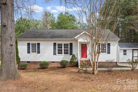 219 Nottingham Drive sold home in English Garden Park, York, SC