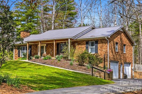 32 W Ashley Place sold home in Pencross Estates, Etowah, NC