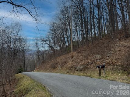 1975 Utah Mountain Road active home in Utah Mountain Estates, Waynesville, NC