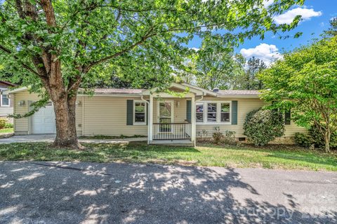 405 Deerfield Court sold home in Cumberland Village, Hendersonville, NC