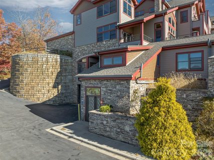 4 Chimney Crest Drive active condo in Cirrus Condominiums, Asheville, NC
