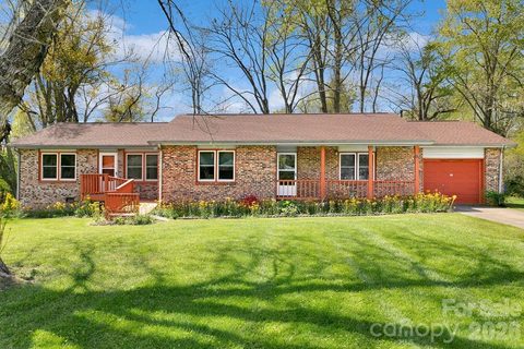 17 Resada Drive sold home in Deer Track, Brevard, NC