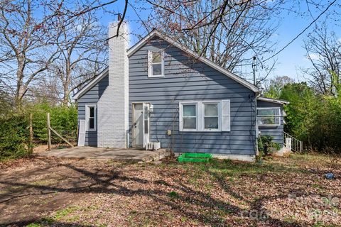 6504 Pence Road active home in Hickory Ridge, Charlotte, NC