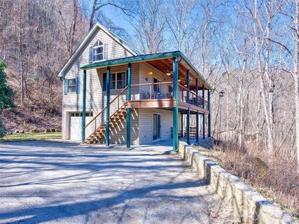 1463 Apple Creek Road sold home in Apple Creek Acres, Waynesville, NC