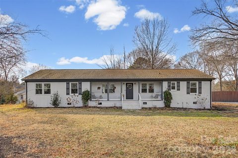3790 Rogers Circle active home in Stoneybrook, Rock Hill, SC
