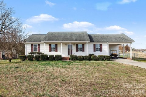 1976 Mcilwain Road active home in Sedgefield, Lancaster, SC