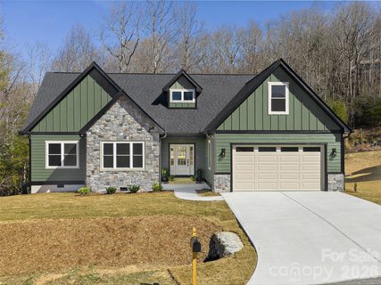 399 Crystal Heights Drive pending home in Crystal Heights, Hendersonville, NC
