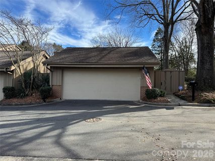 4913 Torrey Pines Court pending home in Carmel South, Charlotte, NC