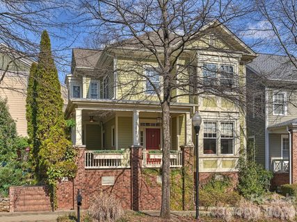 709 E 10th Street